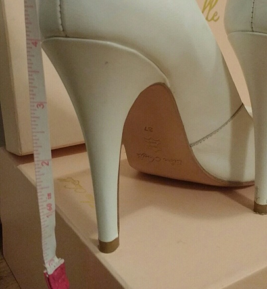 White Bridal Shoes (US size 7.5) - Picture 4 of 8